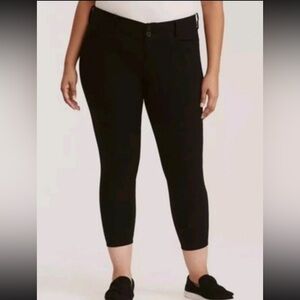 Torrid Black Cropped Jeans - Size 16R
